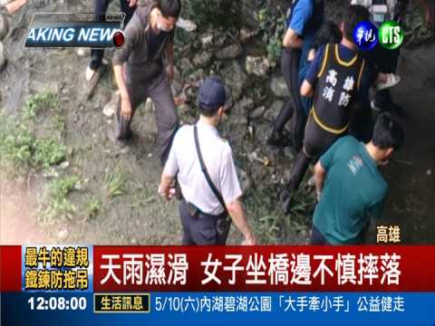 百年榕樹應聲倒下 壓毀路邊轎車