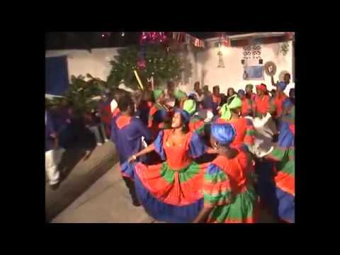 Belle deesse 12/09. Bain d Feuilles