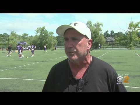 ロッシェルの新コーチの再配置が論争を巻き起こす (New Rochelle Coach's Reassignment Sparks Controversy)