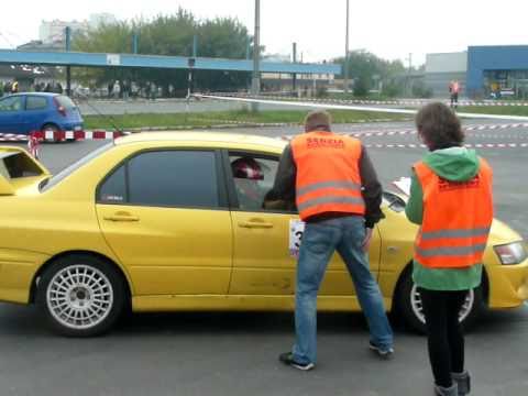 X Rajd Mielecki - Mitsubishi Lancer (żółty) (stacja PKS)