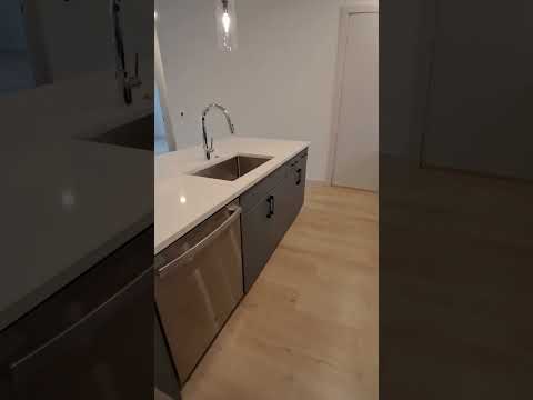 Willowcreek Entry, Kitchen, Washer/Dryer