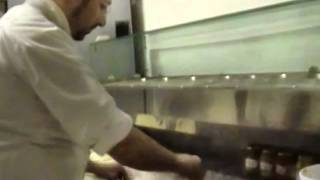 preview picture of video 'Cottura pizza napoletana gas - Baking a pizza with Ceky gas burner'