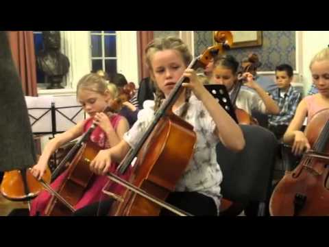Eva spiller cello