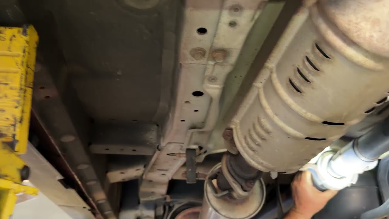 Inspecting the underside of my 2010 Honda Element for the first time - YouTube