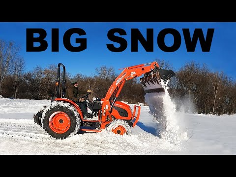 Kioti tracror clearing the lot of snow!