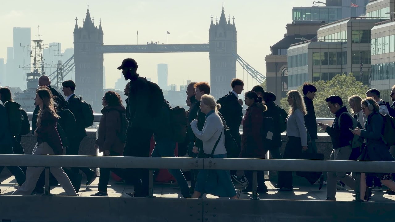 Londoners walk to work as Tube drivers strike | AFP
