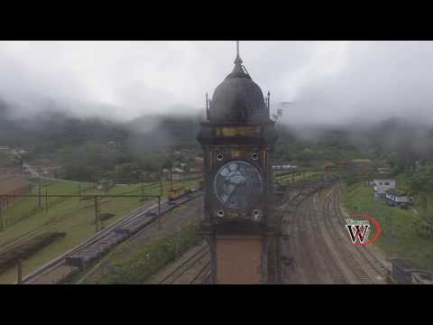 Drone Sobrevoando a Cidade de Paranapiacaba