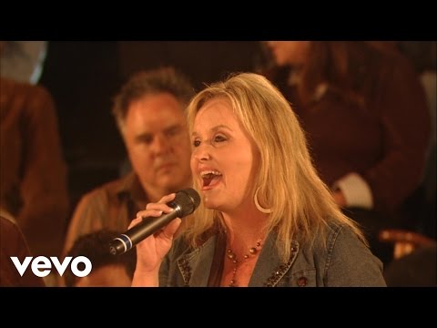 Karen Peck and New River - Hold Me While I Cry [Live]