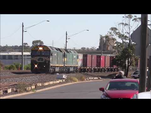 G539 and G520 rumbling through North Geelong on 7902V 12/4/19