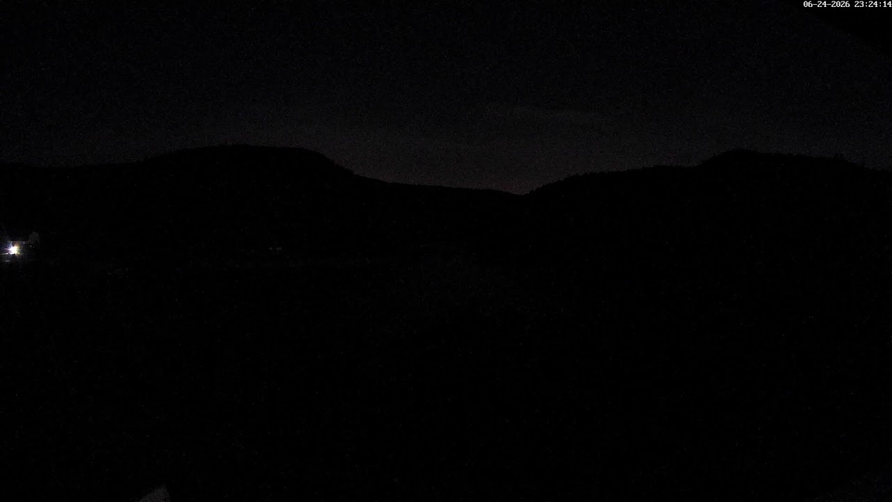 Live webcam view of Lac des Fades-Besserve Overlook