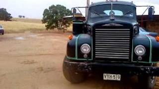 preview picture of video 'B-Model Mack Truck'