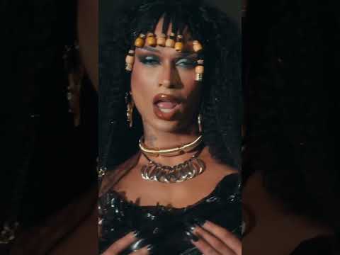 #MATCH, o videoclipe 💥Com esse 😍 tu pede 69... 😈27/10, às 12h, aqui #LIACLARKTheAlbum