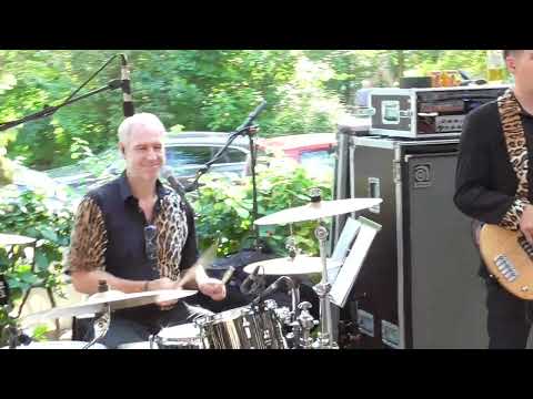 Cagey Strings 2018 im Troja - All Shook Up