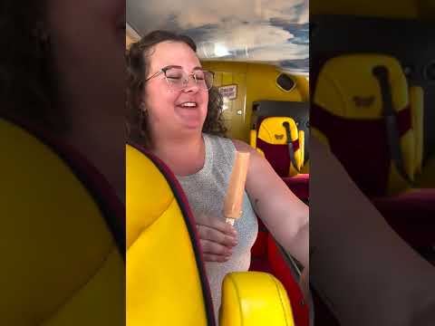 オスカー・メイヤーの「コールドドッグ」 #ショートパンツ #foodinsider #oscarmayer #hotdog #wienermobile (Oscar Mayer’s 'Cold Dog' #shorts #foodinsider #oscarmayer #hotdog #wienermobile)