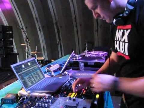 DJ.Maniac one minute hip hop on Vestax VCI 400