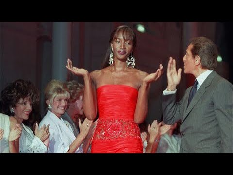 Naomi Campbell | Valentino Autumn 1999 Haute Couture