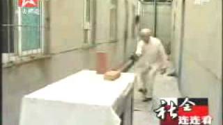 The old man 84 years old performs the supernatural Chinese Qi Gong.mp4