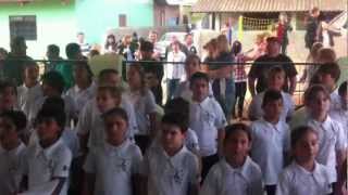 preview picture of video 'Coral Escola da Mulde (Regente Prof. Joanilda) - 16.06.2012 - Música Amigo é.MOV'