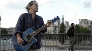 Romantic Acoustic Guitar Player in Paris #3 [HD]