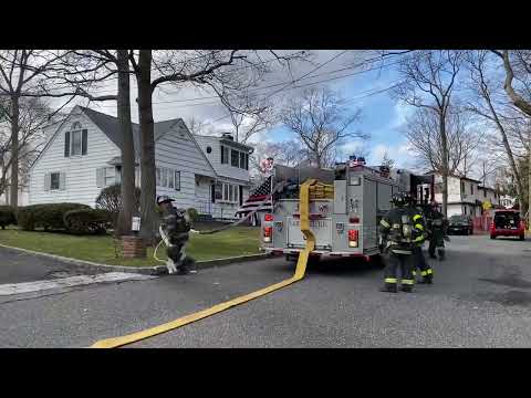 Lakeland FD Engine 3-3-4 and Ronkonkoma FD Engine 5-24-5 Arriving on Scene of a Working Fire
