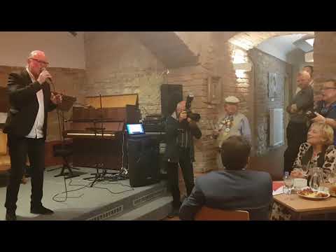 Vašo Patejdl - Voda, čo ma drží nad vodou