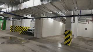 В подземном паркинге капает с потолка и стены сыреют