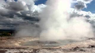 preview picture of video 'Strokkur (geyser), Islande'