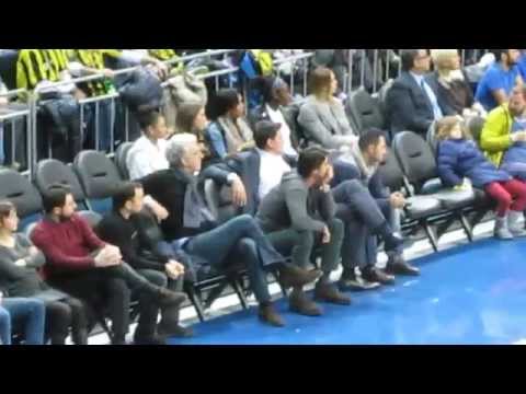 İbrahim Kutluay (sakince) ve Mirsad Turkcan (heyecanla) maçı birlikte izler