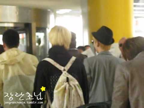 111009 SHINee arriving at JFK