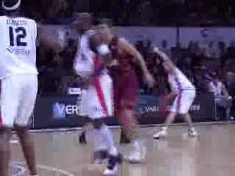 35 04-12-07 BCO-Red Star Belgrado - Mooie assist van Sam naa