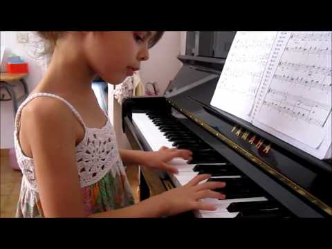 Piano Ornella 6 ans : Aurore version chantée !! (Once upon a dream : la belle au bois dormant)