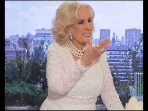 Exitoina.com - Mirtha Legrand sirve la mesa
