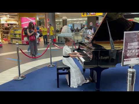 Agafia Korzun - Piano Fantasy-improvised Frederic Chopin - Fiumicino Airport in Rome Агафья Корзун
