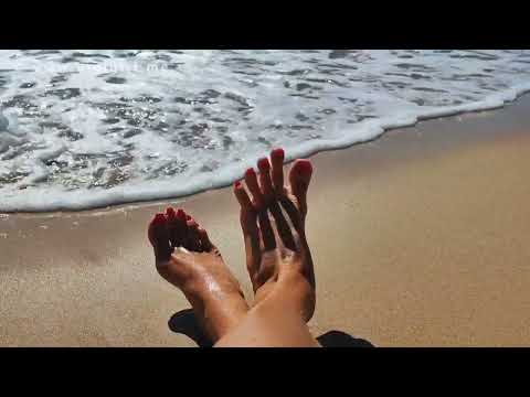 Long toes on the beach | GigiGirl's Channel