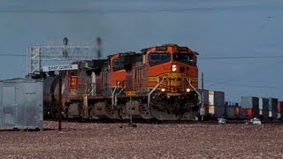 preview picture of video 'BNSF 4796 at Goffs, California 01-June-2010'