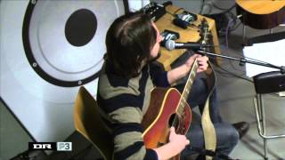 Tim Christensen synger 'Happy Christmas (War Is Over)' hos Smag på P3