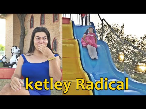 Dona Jacinta levou Ketley pra brincar no parque da Criança