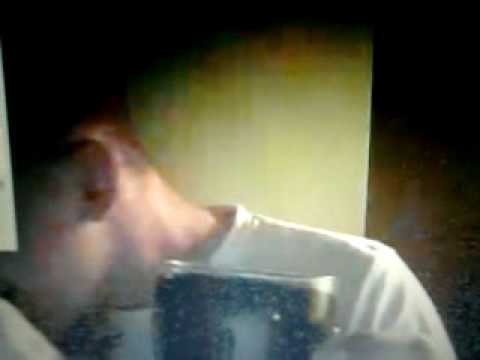 Bekloppter trinkt Cola durch die Nase.mp4