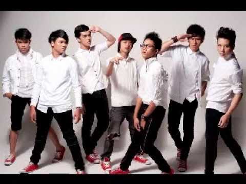 download lagu mp3 mp4 Smash Cinta Kau Dan Dia, download lagu Smash Cinta Kau Dan Dia gratis, unduh video klip Smash Cinta Kau Dan Dia