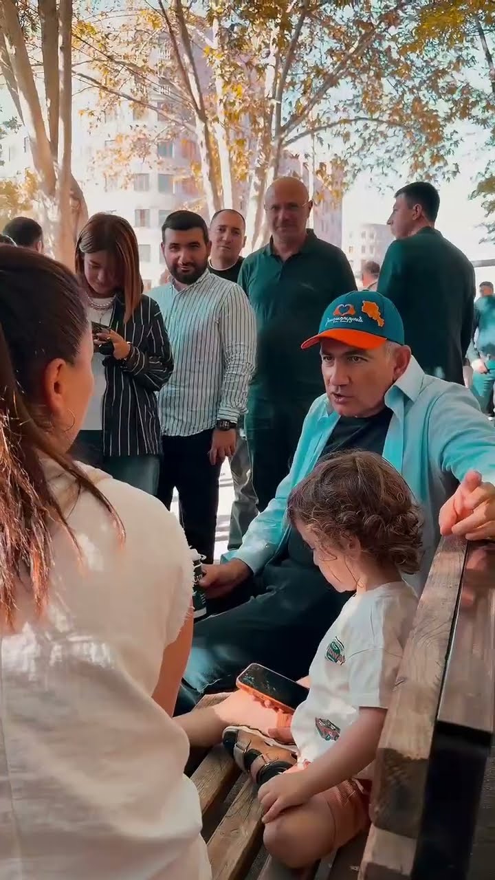 Նարդիից մինչեւ ճոխ սեղան. Փաշինյանը թիմակիցների հետ Արաբկիրում էր