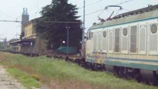 preview picture of video 'Passaggio di un treno merci a Soresina (CR)'