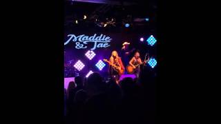 Waitin&#39; On A Plane - Maddie &amp; Tae