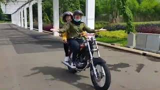 Download lagu Story' wa cewek cantik naik motor RX king 135cc mp3 Download lagu Story' wa cewek cantik naik motor RX king 135cc mp3
