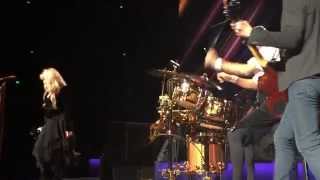 Fleetwood Mac - "Think About Me" Live in Sydney October 22, 2015 (1st time live since 1980)