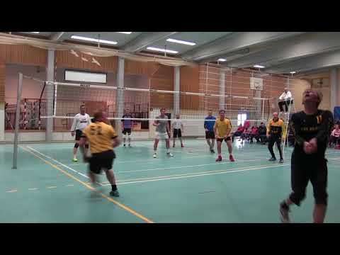 Kerran vielä -  Lujan ja Pyryn lentopalloilijoita Huhkolinnassa