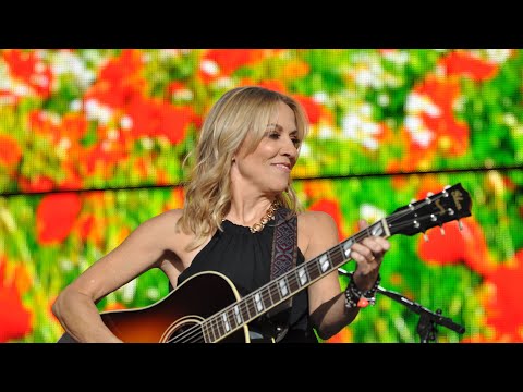 Sheryl Crow - Everyday Is a Winding Road (Live at Farm Aid 2022)