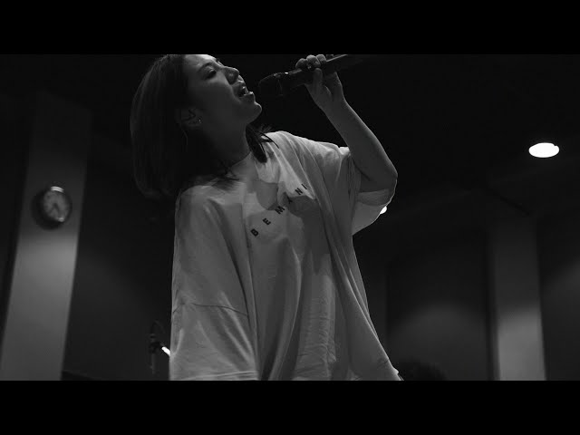 10月のZeppツアーを控える阿部真央、最新アルバム『NOW』から「Hands and Dance」のミュージックビデオを公開!来年1月東京・ガーデンシアターの各プレイガイド抽選先行受付もスタート! 2 YouTubeサムネイル
