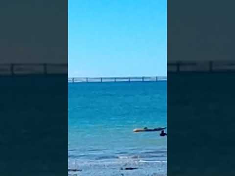 Tanques de YPF cargando un buque petrólero,costanera Comodoro Rivadavia/Chubut