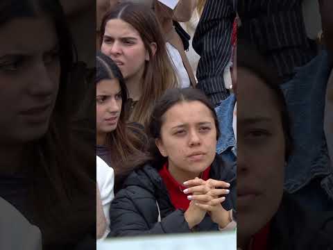 Quanto #sofrimento vemos nos olhos das #crianças...   #papafrancisco #mensagem #pascoa #shorts