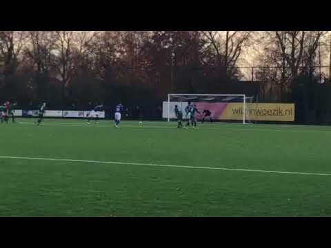 Woezik - UDI'19 penalty 26-11-17 komische rebound